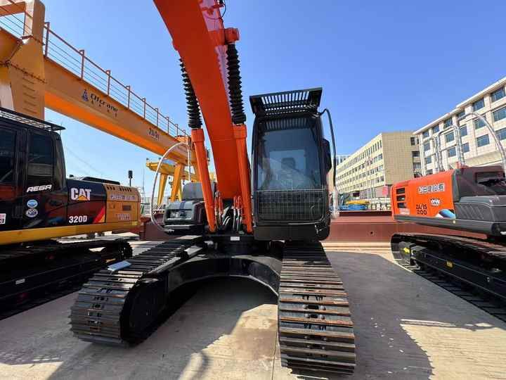 Hitachi ZX200 Crawler Excavator