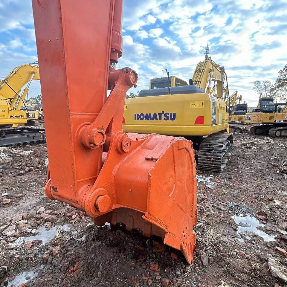 Hitachi ZX240 crawler excavator boom and bucket detail Hitachi ZX240 crawler excavator boom and bucket detail