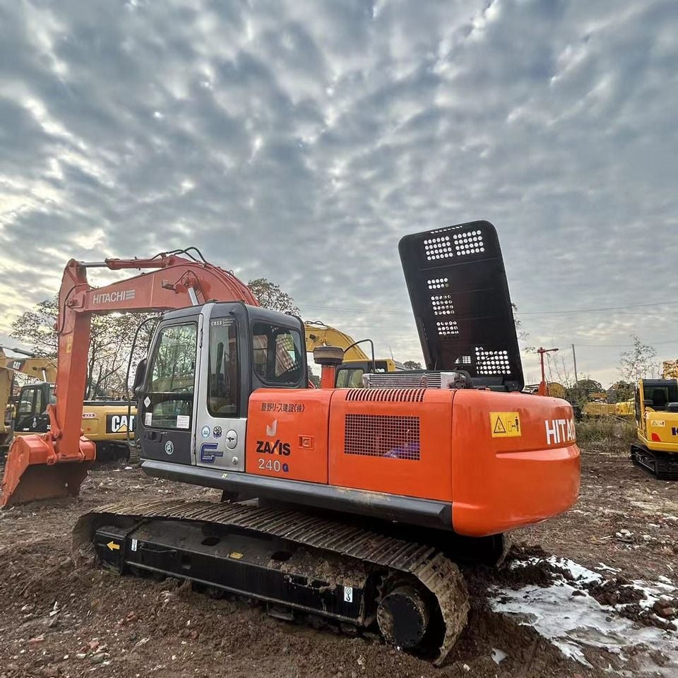 Hitachi Zaxis 240G crawler excavator, rear three-quarter view Hitachi Zaxis 240G crawler excavator, rear three-quarter view