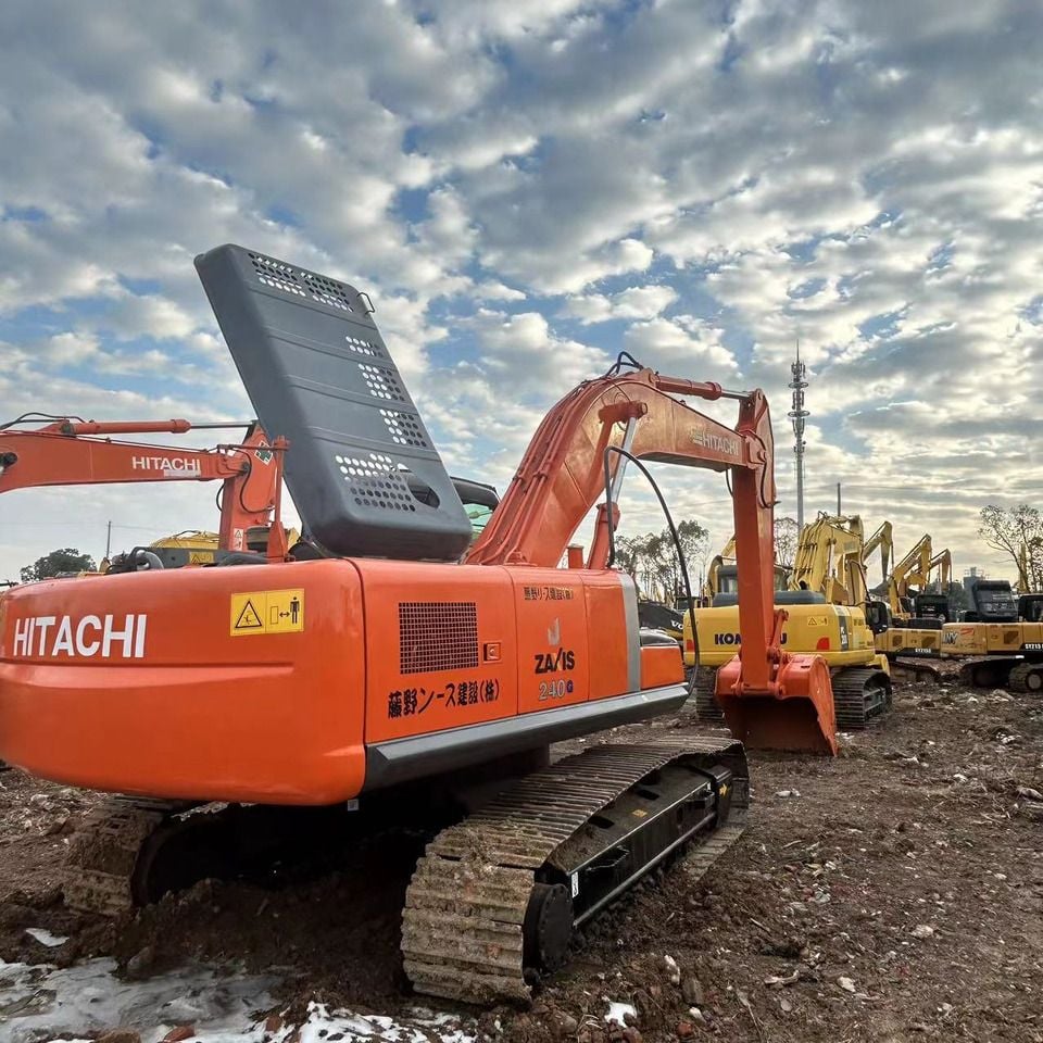 Hitachi Zaxis 240 crawler excavator, rear three-quarter view Hitachi Zaxis 240 crawler excavator, rear three-quarter view