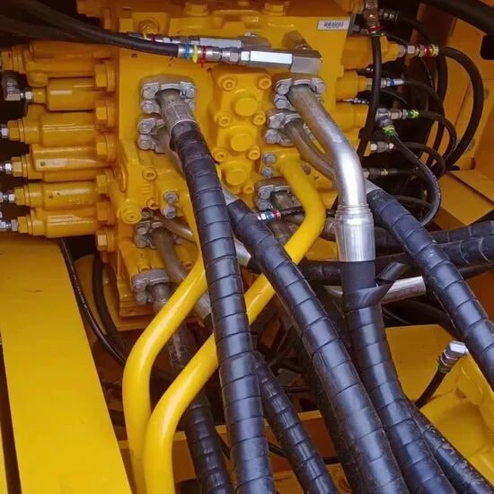 Komatsu PC220 Crawler Excavator Komatsu PC220 Crawler Excavator