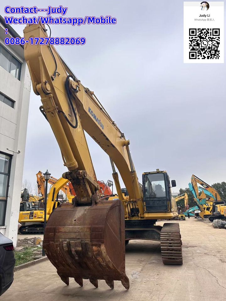 Komatsu PC400 Crawler Excavator, front-quarter view Komatsu PC400 Crawler Excavator, front-quarter view