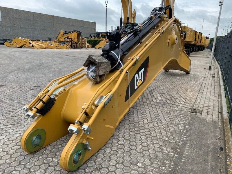 New 2022 Caterpillar 390 Crawler Excavator