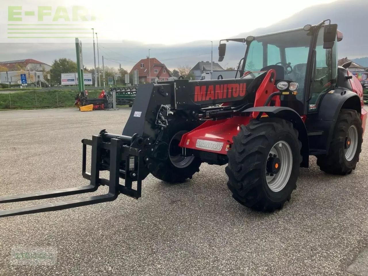 2023 Manitou MLA533 telehandler, front three-quarter view 2023 Manitou MLA533 telehandler, front three-quarter view