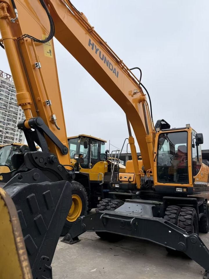 2024 Hyundai R210W-9S wheel excavator, front three-quarter view