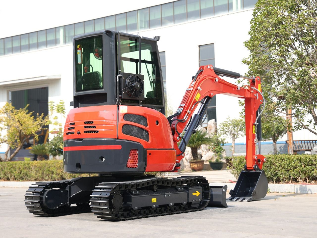 2025 Müller Machinery MB 35 PLUS-VKSH Mini Excavator from the rear, showing the red counterweight and black tracks.
