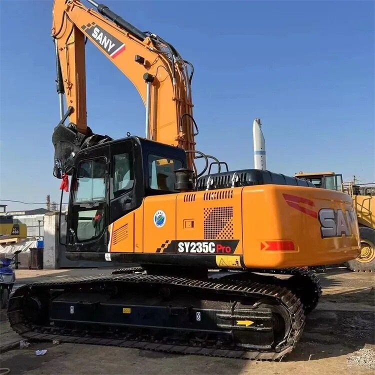 Sany SY235C Pro crawler excavator, rear three-quarter view Sany SY235C Pro crawler excavator, rear three-quarter view