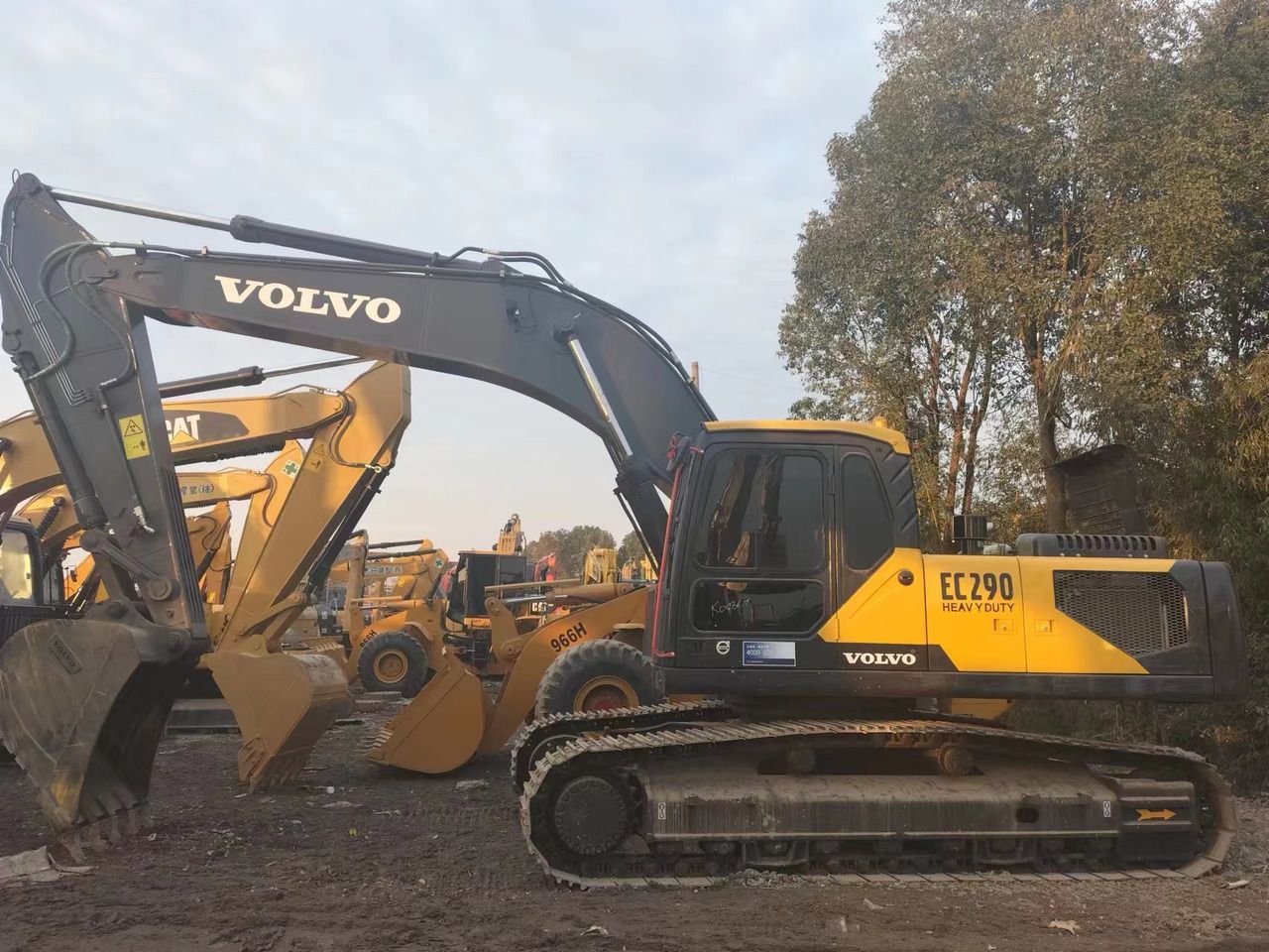 Volvo EC290BLC excavator side view