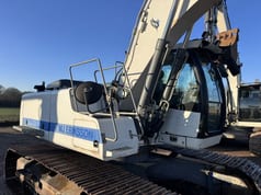 2013 Liebherr R924LC crawler excavator, side view of cab and upper structure