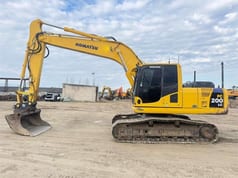 2015 Komatsu PC200 LC-8 crawler excavator, side view