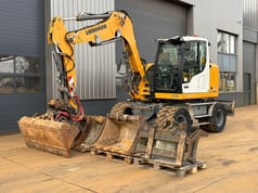 2018 Liebherr A910 wheel excavator, side view