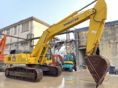 2020 Komatsu PC400 crawler excavator, side profile view