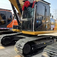 2023 Caterpillar 320D гусеничний екскаватор, передній три-чвертний вигляд 2023 Caterpillar 320D гусеничний екскаватор, передній три-чвертний вигляд