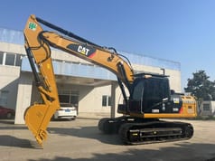 Excavadora de orugas Caterpillar 320D2 2023, vista de perfil lateral