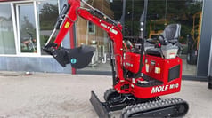 Mole M10 mini excavator, side view