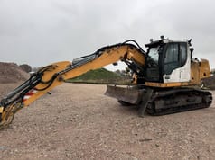 2016 Liebherr R914COMPACT crawler excavator side view