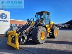 2011 JCB 434S wheel loader, front three-quarter view