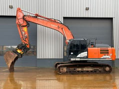 2018 Hitachi Zaxis 250LC crawler excavator, side view 2018 Hitachi Zaxis 250LC crawler excavator, side view