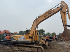 2020 Hyundai 305LC-9T crawler excavator, side view