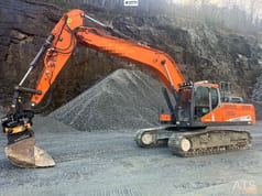2017 Doosan DX300LC-5 crawler excavator side view