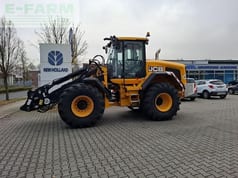2022 JCB 427 AGRI wheel loader side view 2022 JCB 427 AGRI wheel loader side view