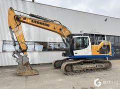 2019 Liebherr R930 LC G8 crawler excavator side view 2019 Liebherr R930 LC G8 crawler excavator side view