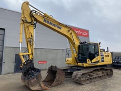 2019 Komatsu PC210LC-11 crawler excavator, side view 2019 Komatsu PC210LC-11 crawler excavator, side view