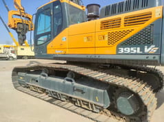 2020 Hyundai 395L VS excavator side view