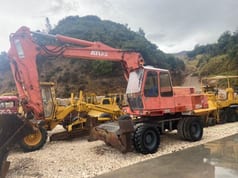 1992 Atlas 1704 wheel excavator, front three-quarter view