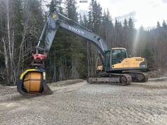2008 Volvo EC240CL crawler excavator side view