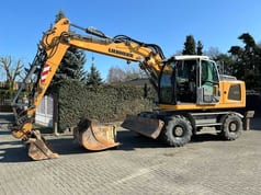 2017 Liebherr 914 wheel excavator, side view