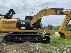 Escavatore cingolato Caterpillar 320D2 del 2021, vista laterale