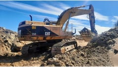 1994 Caterpillar 350L crawler excavator, side view