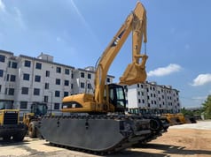 2018 Caterpillar 320CL crawler excavator, side view of swamp buggy configuration