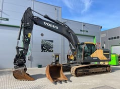 2017 Volvo EC300EL crawler excavator, side profile view 2017 Volvo EC300EL crawler excavator, side profile view