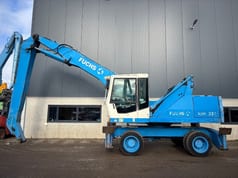 2002 Fuchs MHL331C material handler, side view