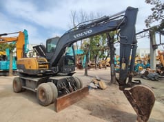 2016 Volvo LG670BM wheel excavator, side profile view