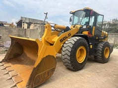 2022 SDLG LG956F wheel loader, front three-quarter view 2022 SDLG LG956F wheel loader, front three-quarter view