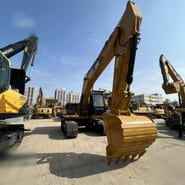 2016 Caterpillar 320D2 crawler excavator, front three-quarter view