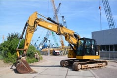 2016 Caterpillar 325FL crawler excavator, side view