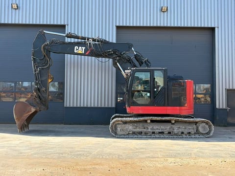 2018 Caterpillar 325FL crawler excavator, side view