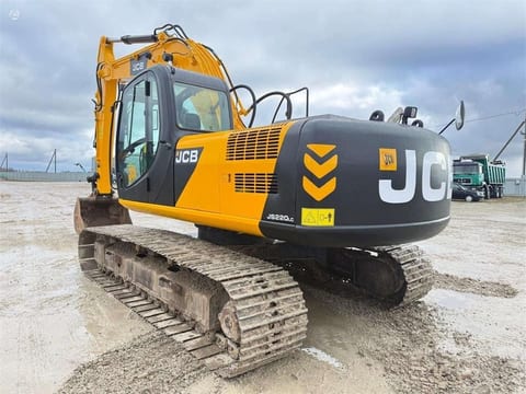 2010 JCB JS220LC crawler excavator, rear three-quarter view