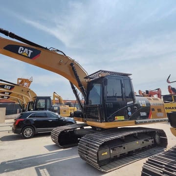 2023 Caterpillar 320D2 crawler excavator, side view