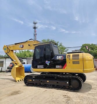 Escavatore cingolato Caterpillar 320D2 del 2016, vista laterale