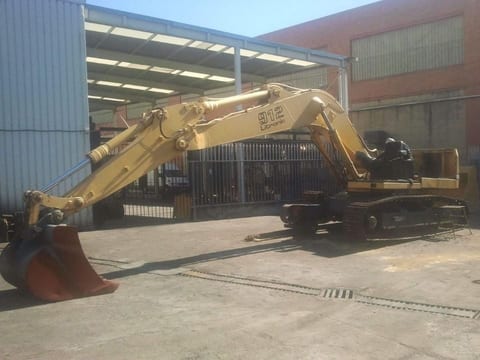 1995 Liebherr R912LI crawler excavator, side view