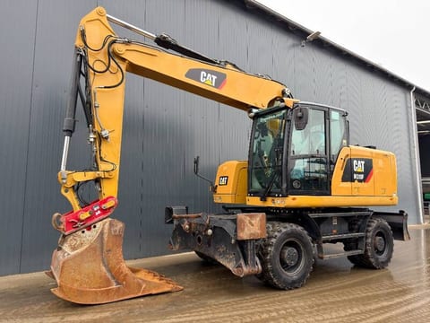 2015 Caterpillar M318F wheel excavator side view