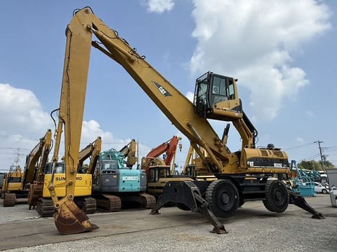 2005 Caterpillar M325C material handler, side profile view