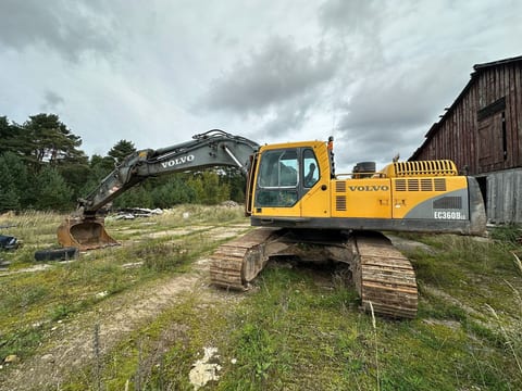 2005 Volvo EC360BLC crawler excavator, side profile view 2005 Volvo EC360BLC crawler excavator, side profile view