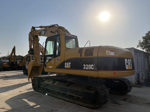 2010 Caterpillar 320CL crawler excavator, rear three-quarter view 2010 Caterpillar 320CL crawler excavator, rear three-quarter view