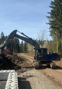 2014 Volvo EC220DL Crawler Excavator